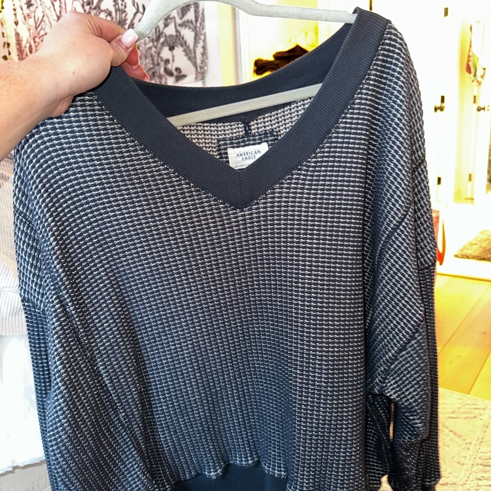 American Eagle blue and White V-Neck Sweater